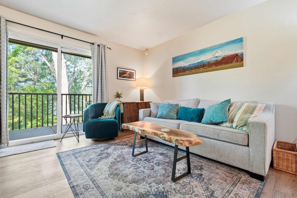 Cozy Condo by Downtown House in Bend
