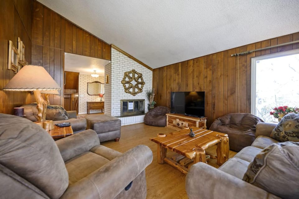Hilltop Lodge - For 27 Guests! House in Broken Bow
