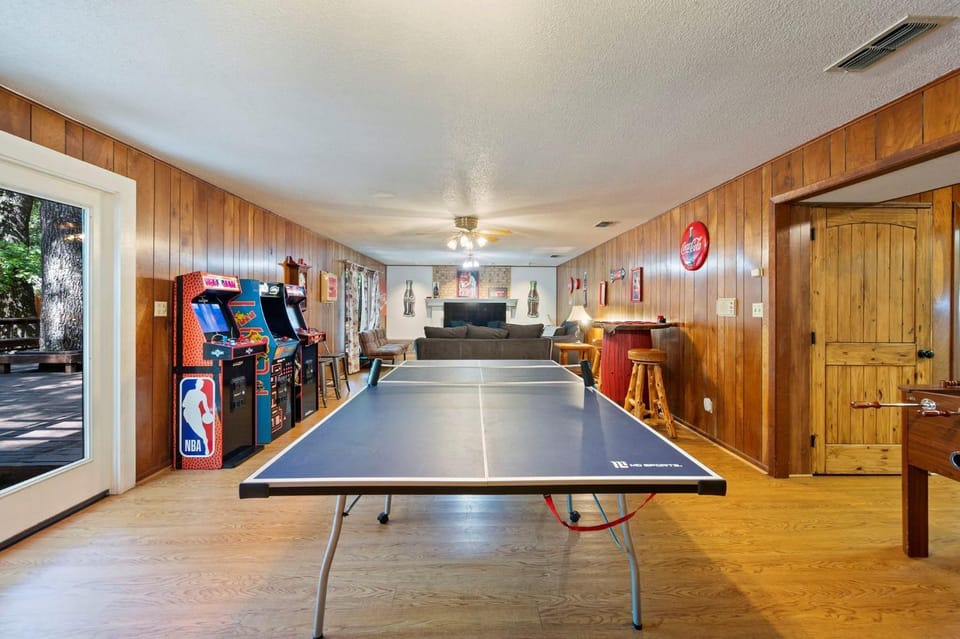 Hilltop Lodge - For 27 Guests! House in Broken Bow