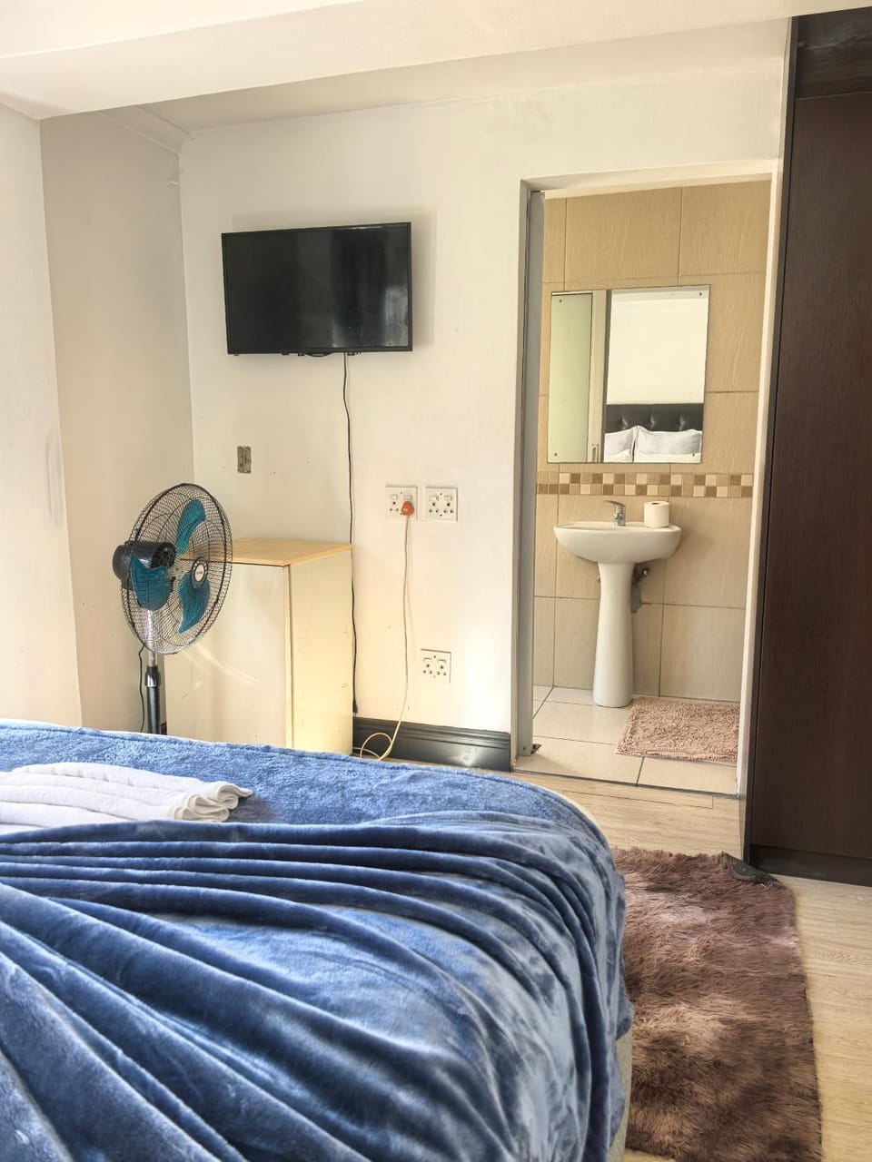 Bed, Bathroom, TV and multimedia, Bedroom