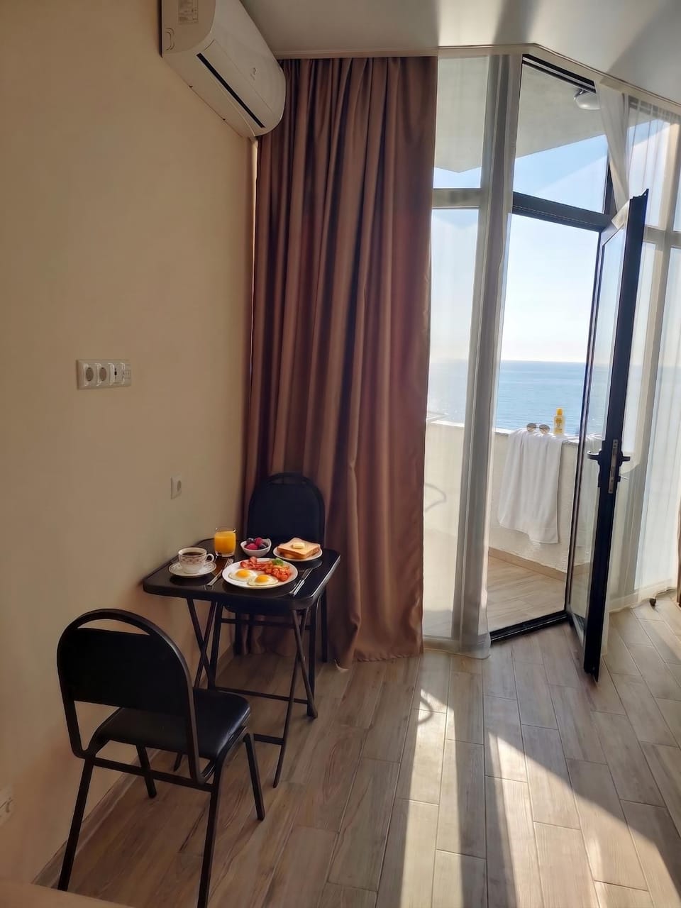 View (from property/room), Balcony/Terrace, Dining area, Sea view