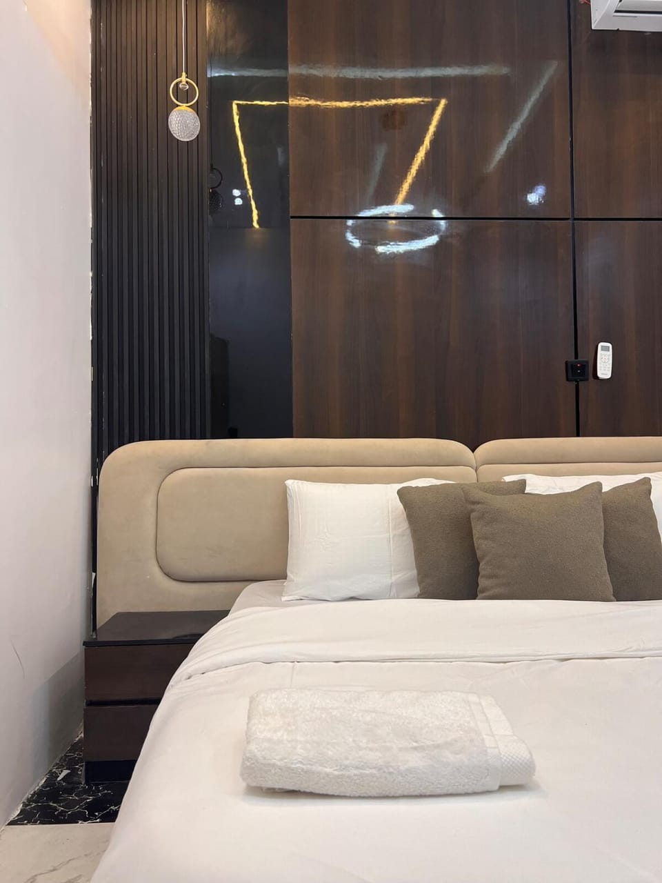 Bed, Bedroom, air conditioner
