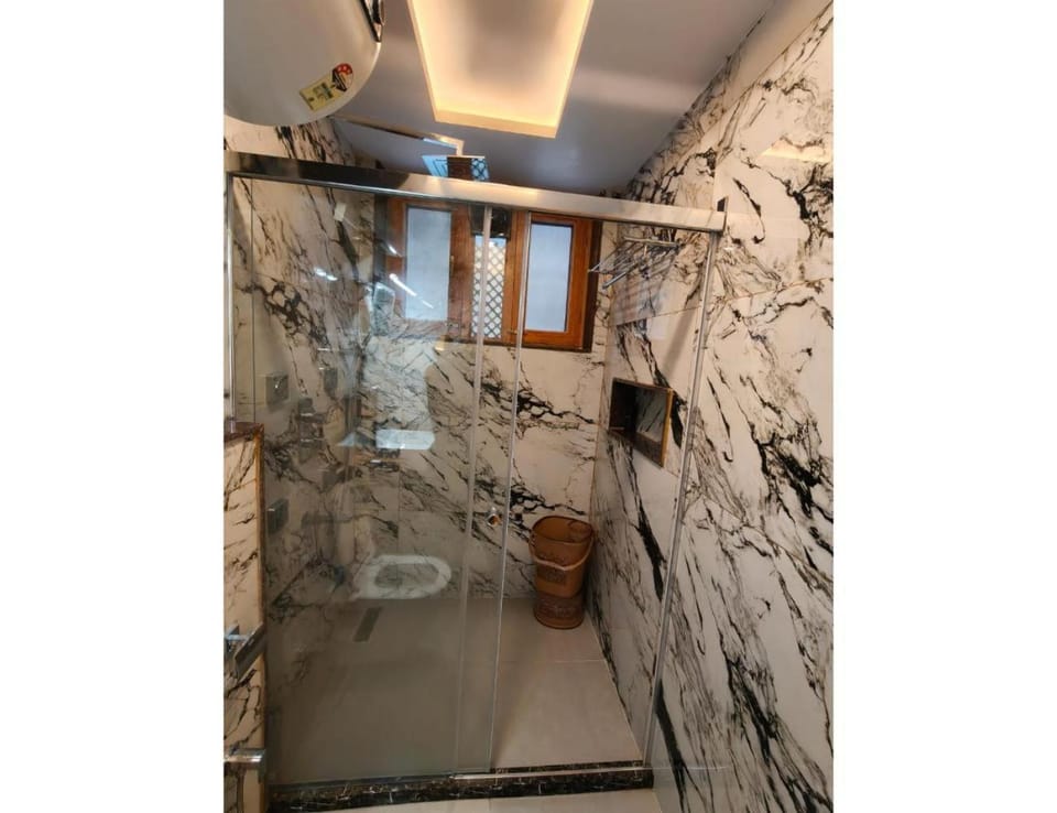 Shower, Toilet, Bathroom, Bath