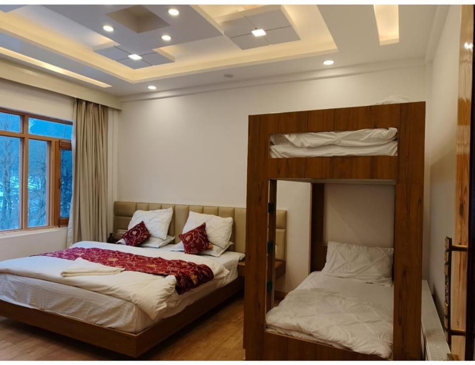 Bed, Bathroom, Photo of the whole room, Bedroom, Breakfast, bunk bed, towels, wardrobe