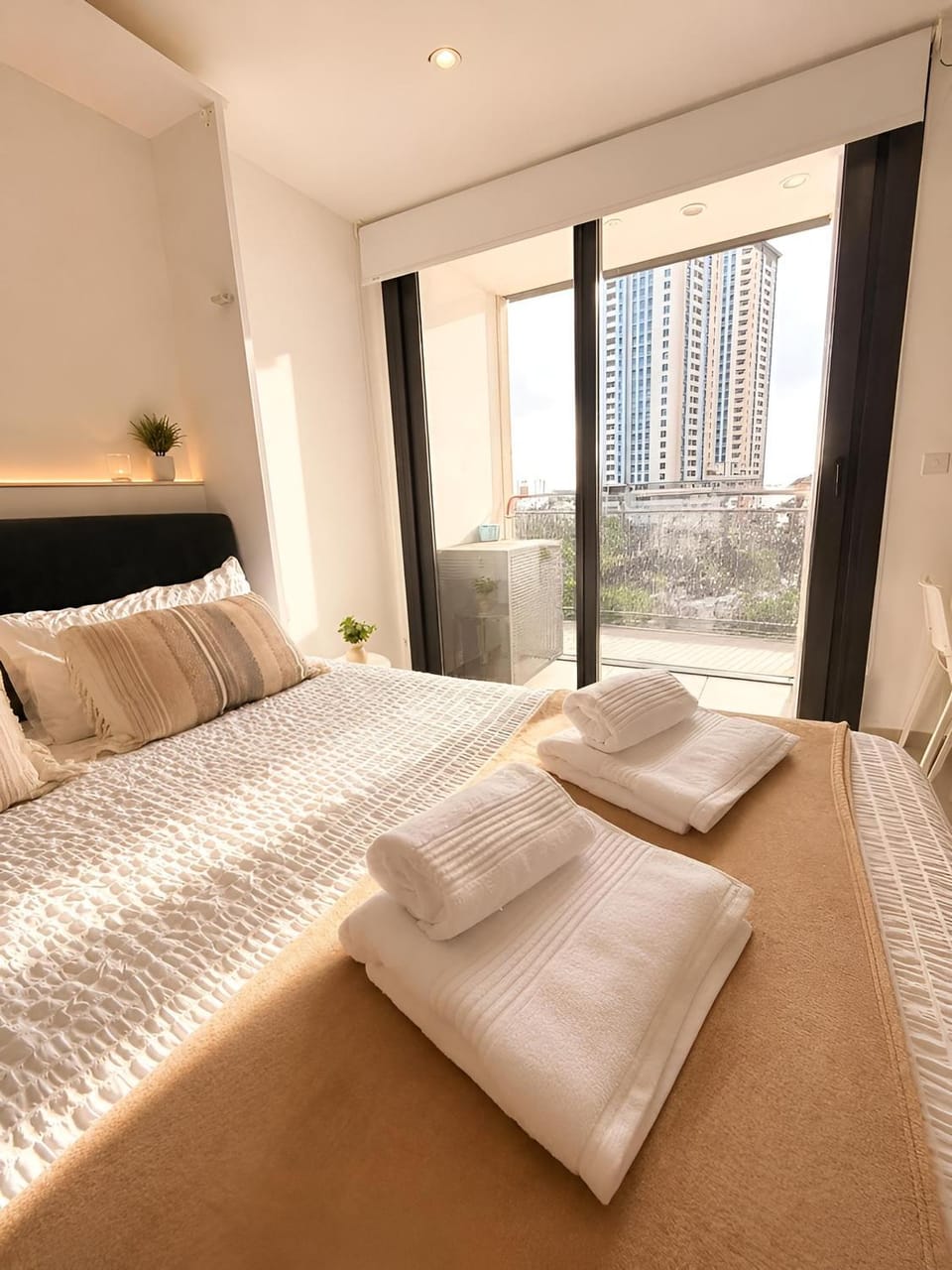Bed, Bedroom, heating, heating, internet, internet, towels, towels, air conditioner, air conditioner