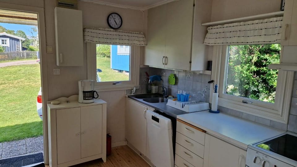 Coffee/tea facilities, Kitchen or kitchenette, dishwasher