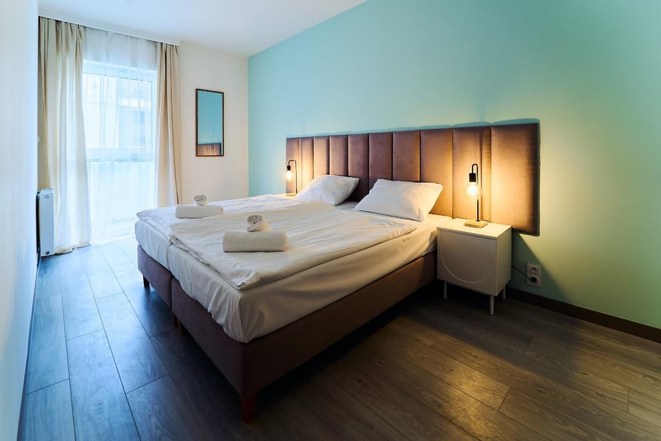 Bed, Photo of the whole room, Bedroom, towels