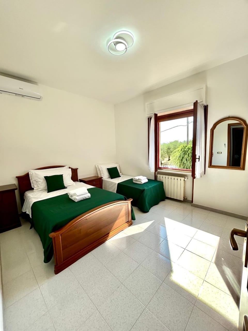 Bed, Photo of the whole room, Bedroom, air conditioner