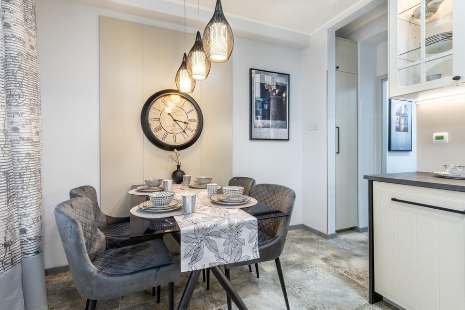 Kitchen or kitchenette, Seating area, Dining area, Breakfast
