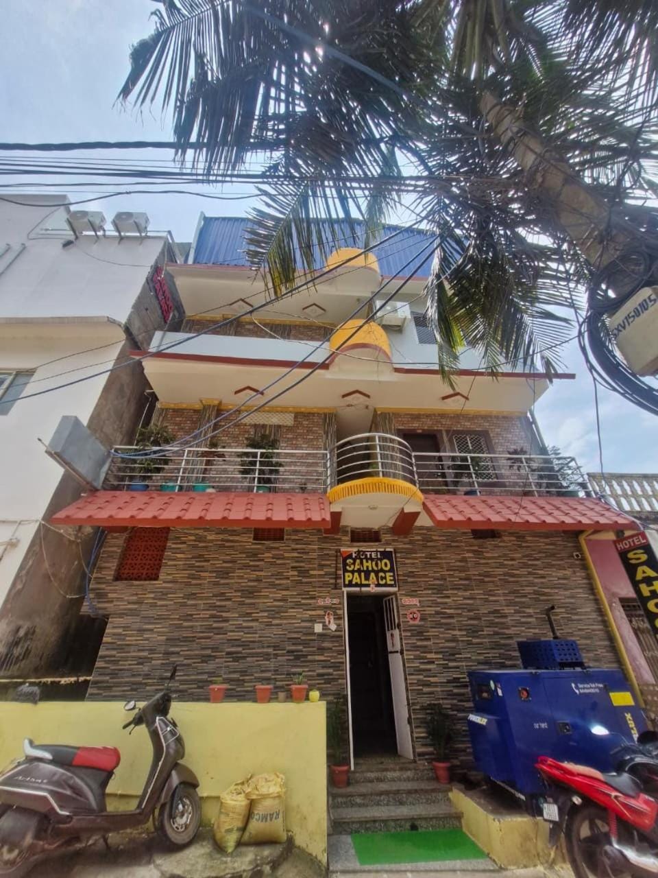 Property building, Day, Parking