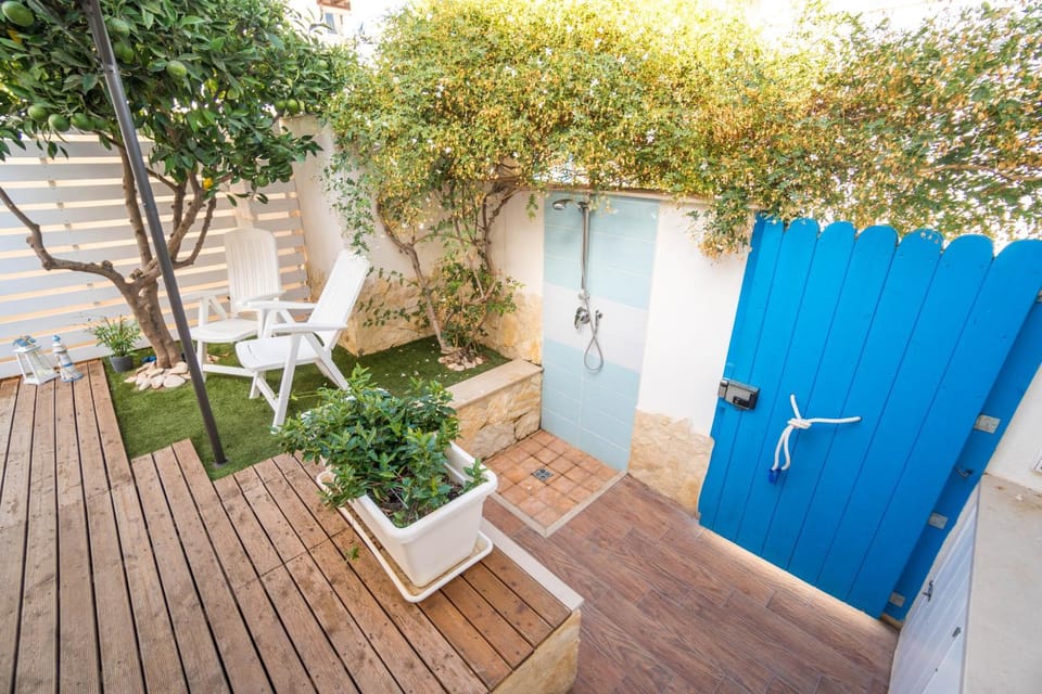 Shower, Patio, Patio, Facade/entrance, Spring, Day, Garden, View (from property/room), Balcony/Terrace, Garden view