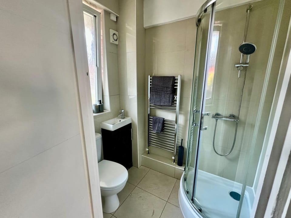 Toilet, Bathroom, towels