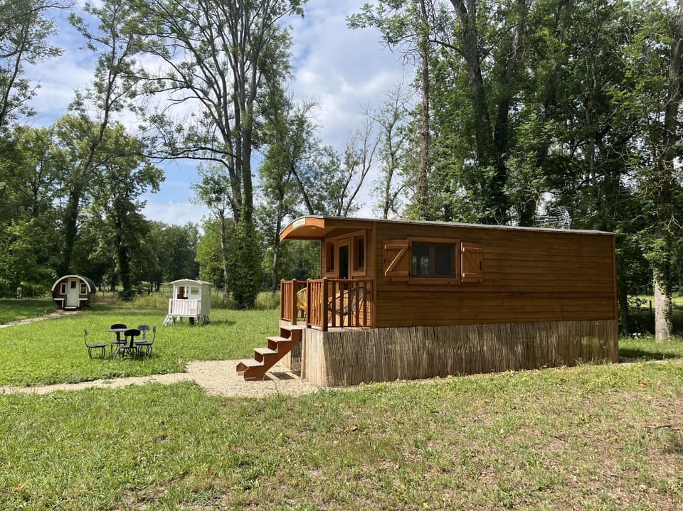 La roulotte a PAPA Campground/ 
RV Resort in Auvergne-Rhône-Alpes