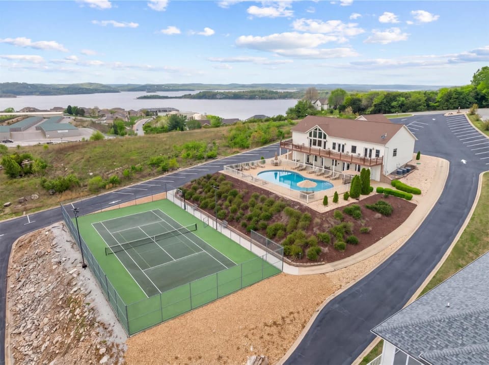 Yakov's Pointe Pool Access House in Ridgedale