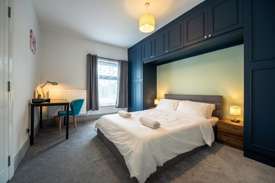Bed, Photo of the whole room, Bedroom, wardrobe