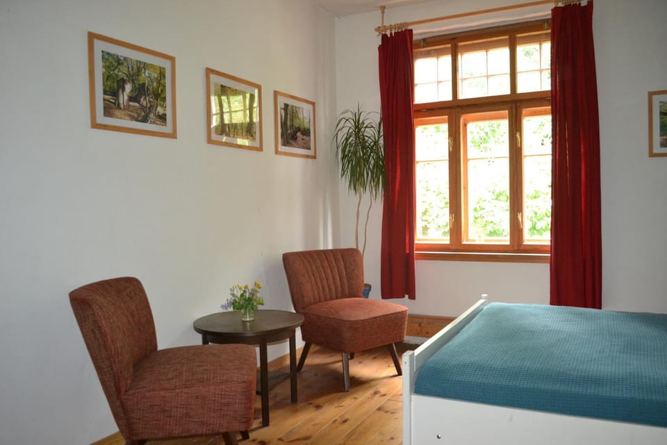 Photo of the whole room, Seating area, Bedroom