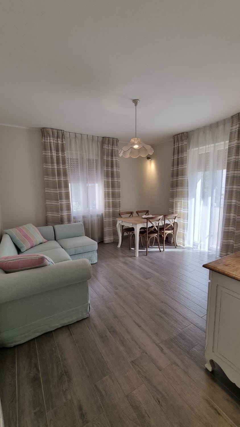 Bed, Seating area