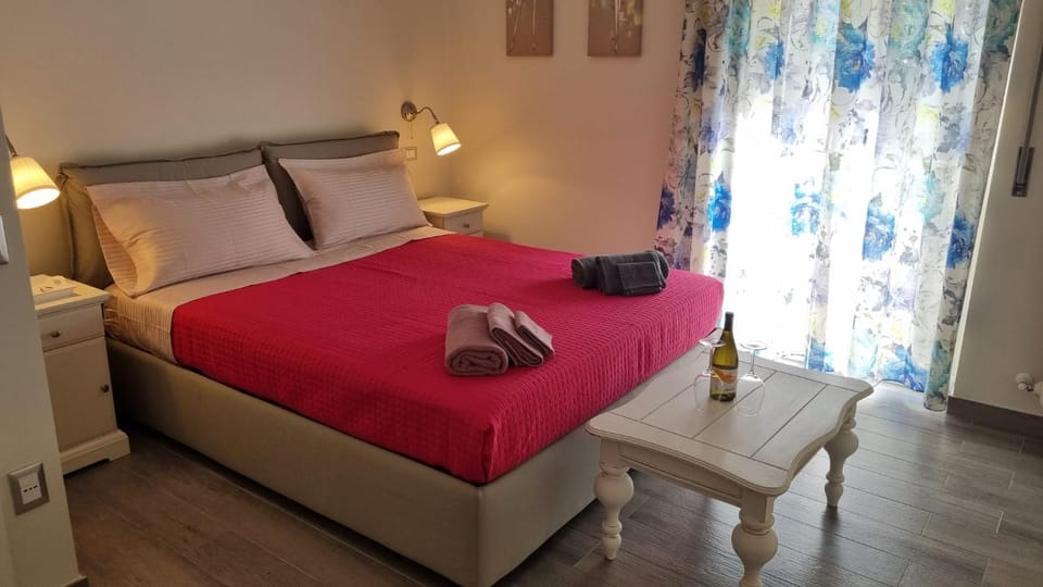 Bedroom, towels