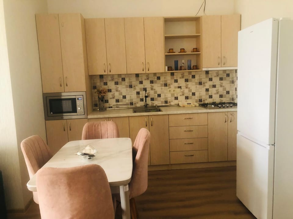 Kitchen or kitchenette, Dining area, oven, pet friendly, stove