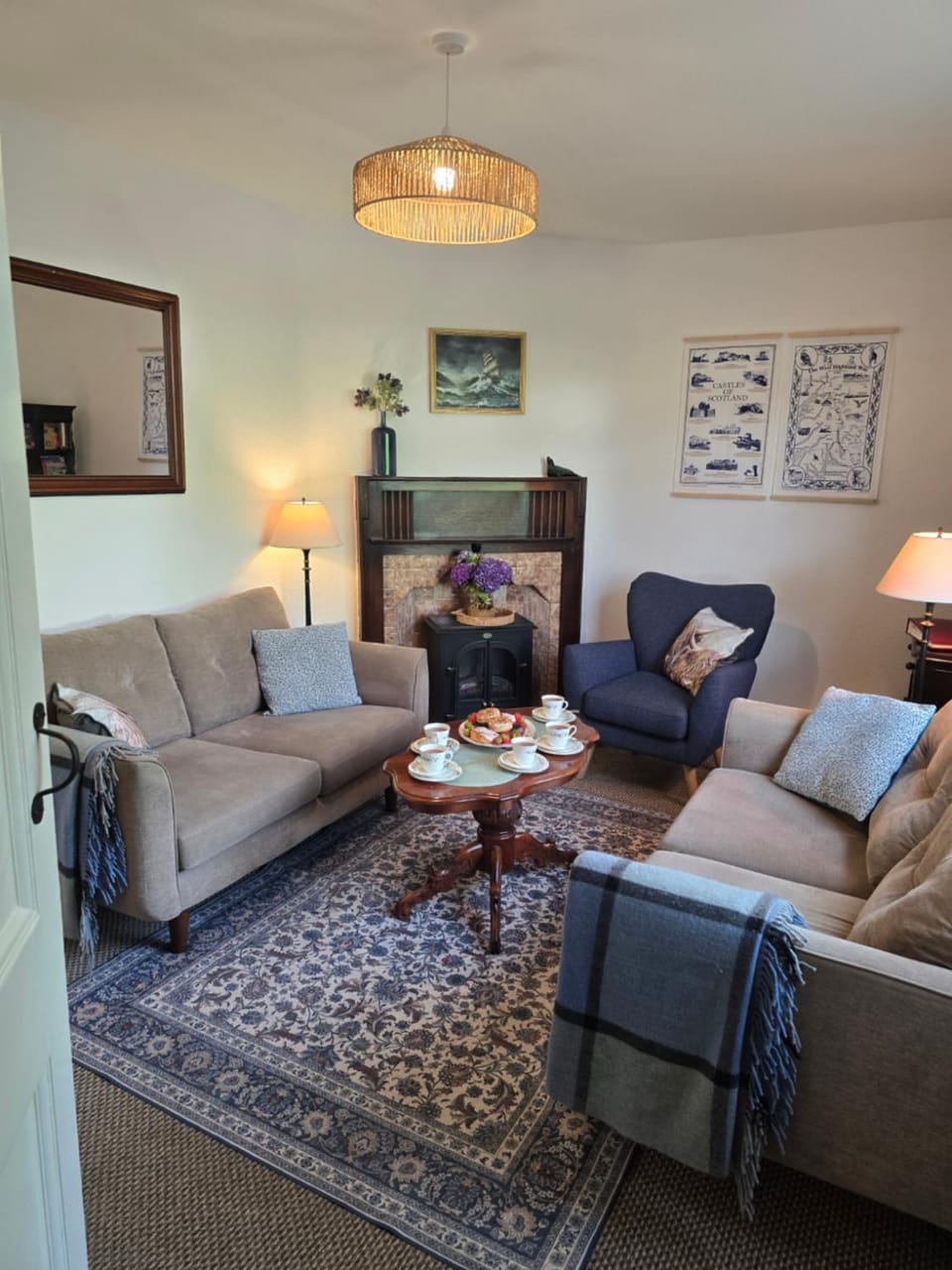Living room, Seating area