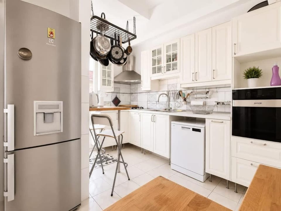 Ultracentral Vintage Apartment 3BR Apartment in Bucharest