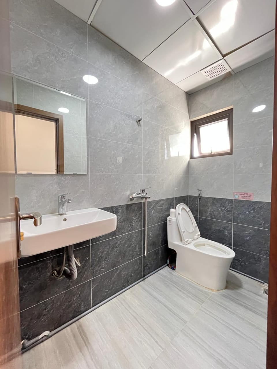 Light Home Apartment in Hanoi
