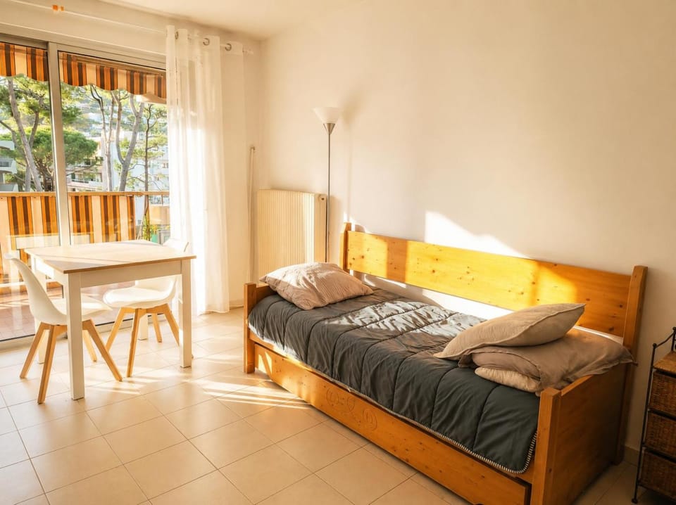 Studio with Terrace - 3 Swimming Pools - Close to the Beaches and Cannes Private Gated Park - Holiday Apartment Vacation Rental Seasonal Rental Apartment in Mandelieu-La Napoule