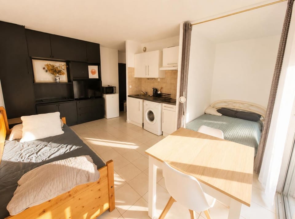 Studio with Terrace - 3 Swimming Pools - Close to the Beaches and Cannes Private Gated Park - Holiday Apartment Vacation Rental Seasonal Rental Apartment in Mandelieu-La Napoule