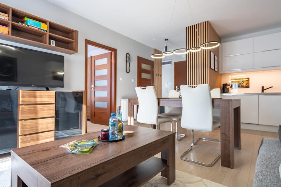TV and multimedia, Living room, Seating area, Dining area, Evening entertainment