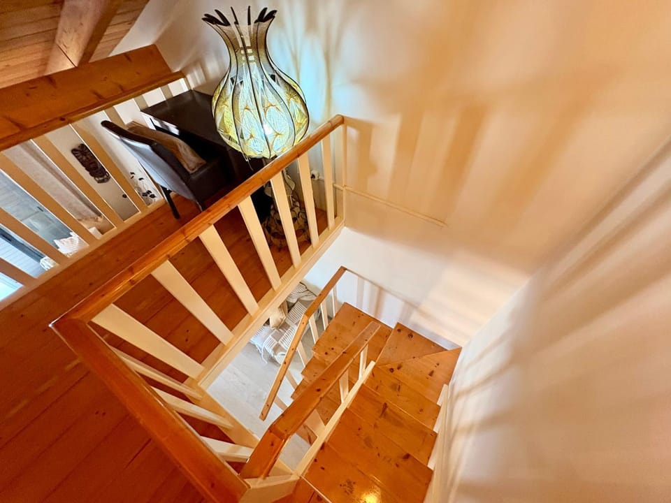 Sea-Breeze Beachside Penthouse Retreat Apartment in Santa Maria