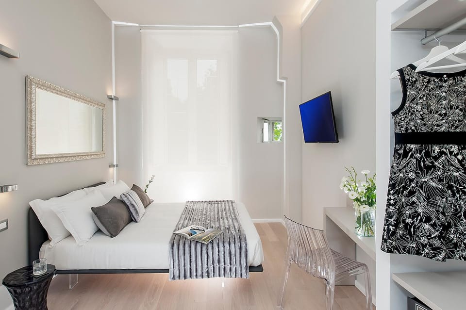 Photo of the whole room, Bedroom