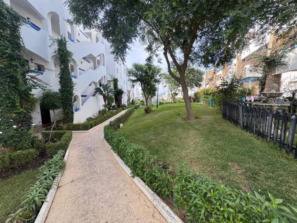 Property building, Spring, Day, Neighbourhood, Natural landscape, Garden, Garden view, Street view