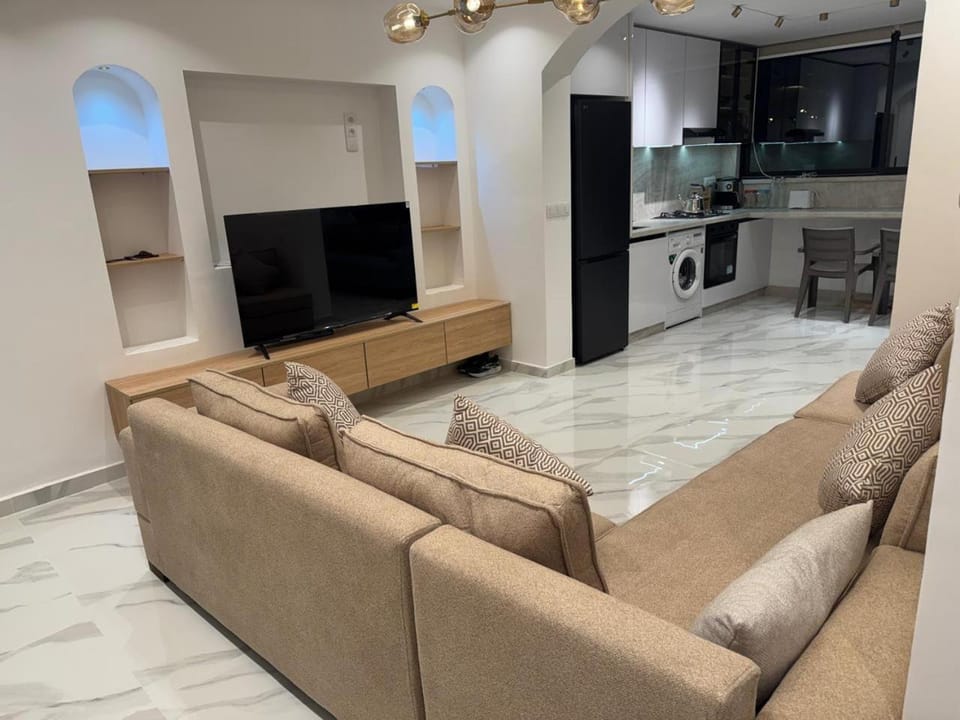 Communal lounge/ TV room, TV and multimedia, Kitchen or kitchenette, Living room, Seating area, Evening entertainment