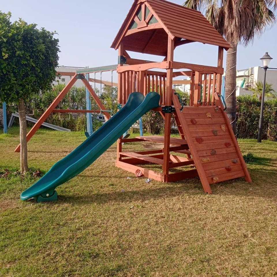 Day, Natural landscape, Children play ground, Evening entertainment