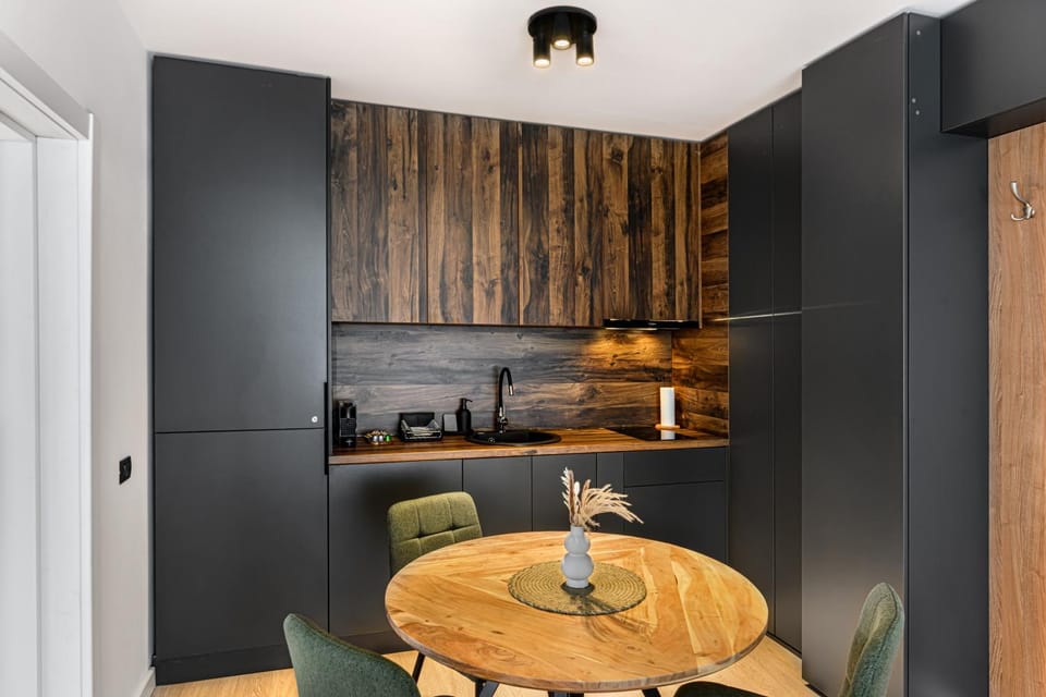 Dining area, kitchen