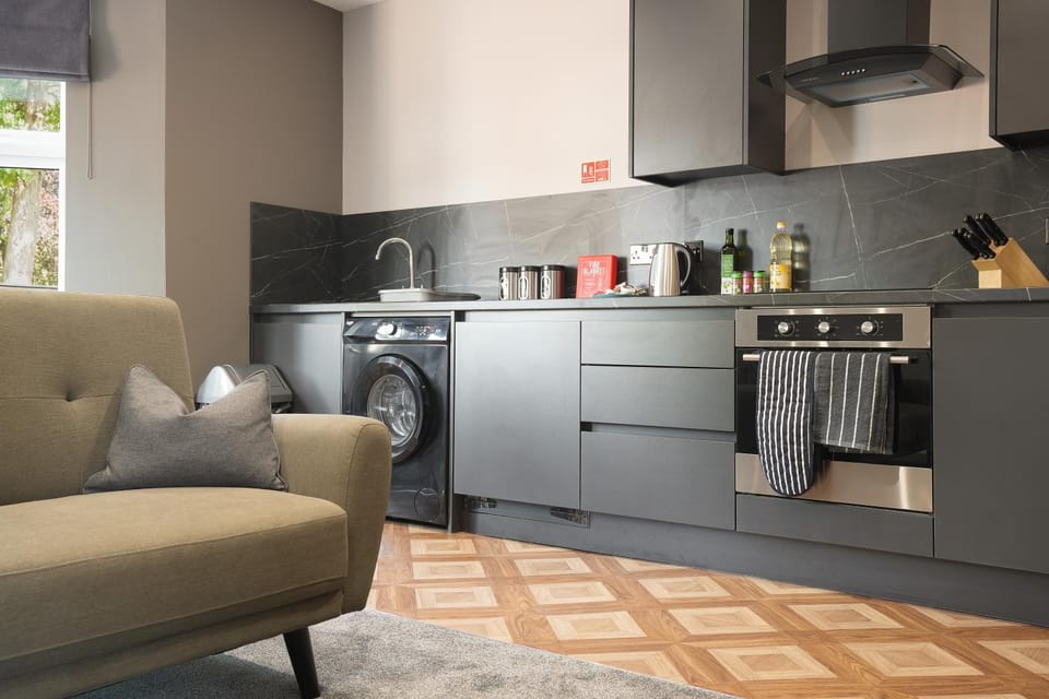 Kitchen or kitchenette, oven