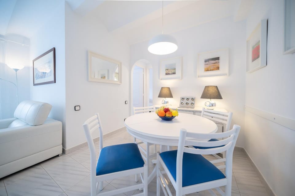 Apartamento Ivet con piscina comunitaria y a pie de la playa Apartment in L'Escala