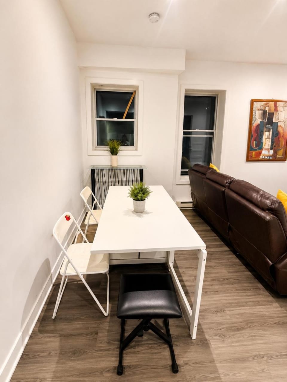 4 person luxury apartment near subway in downtown Apartment in Montreal