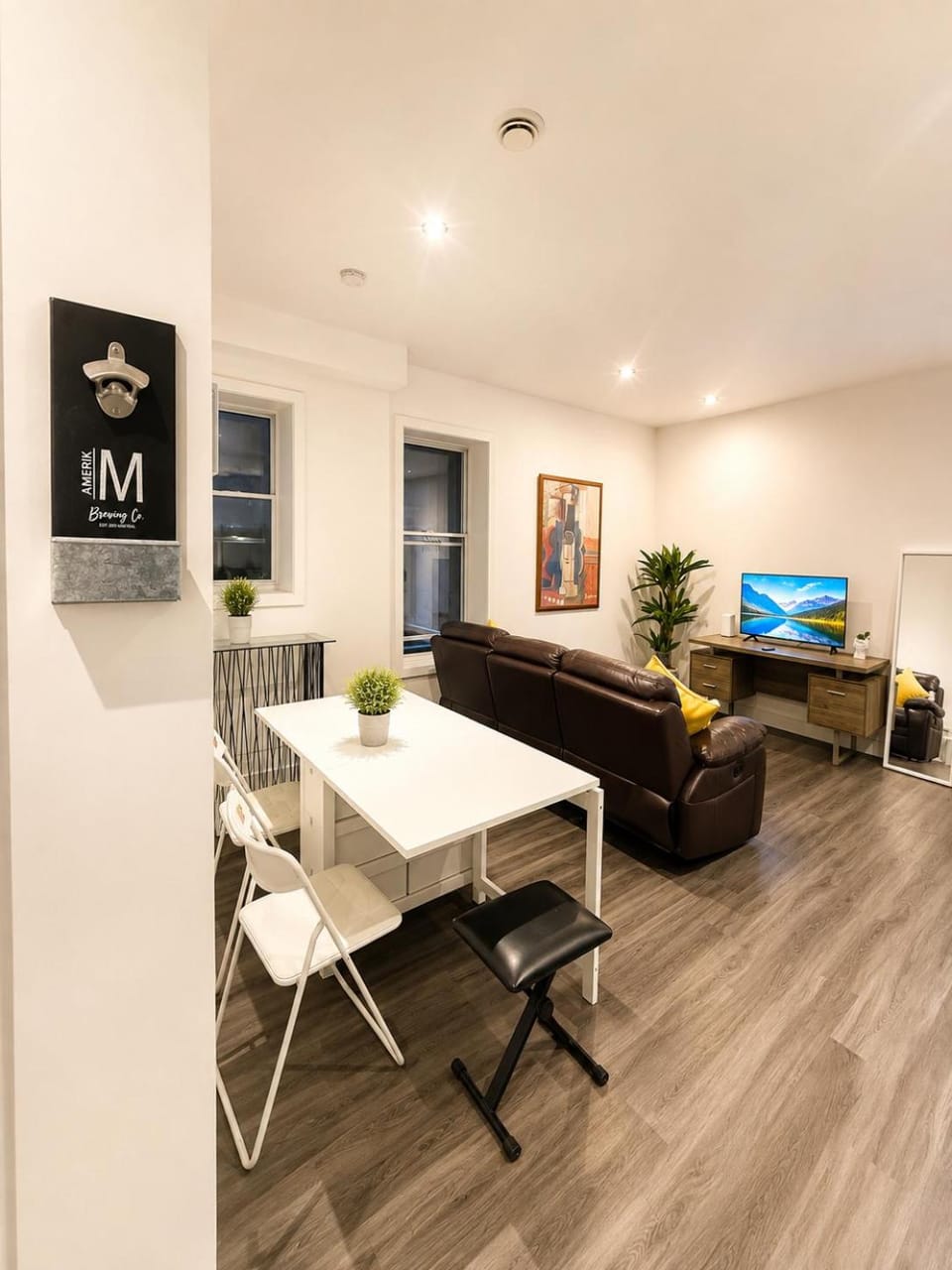 4 person luxury apartment near subway in downtown Apartment in Montreal