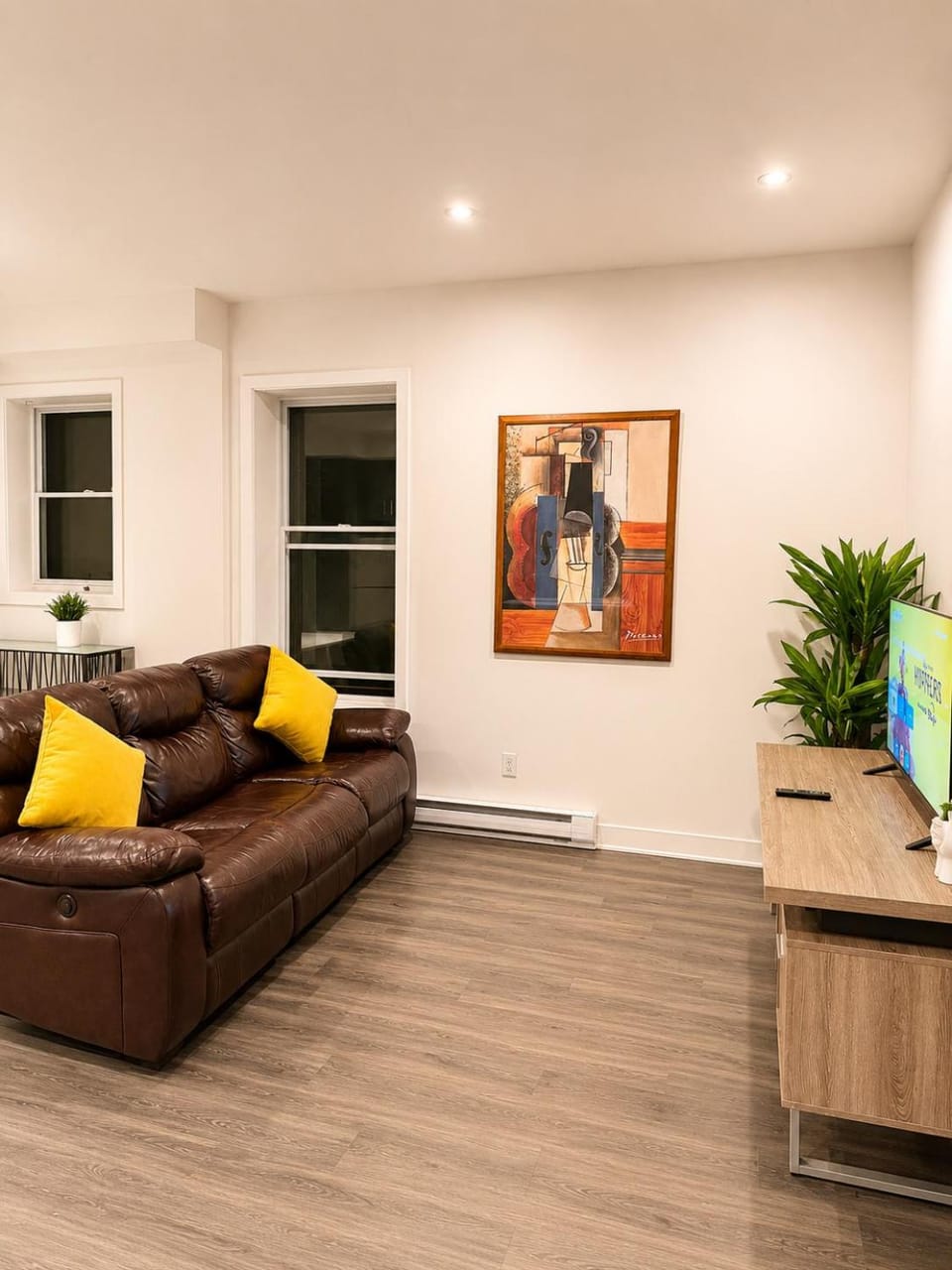4 person luxury apartment near subway in downtown Apartment in Montreal