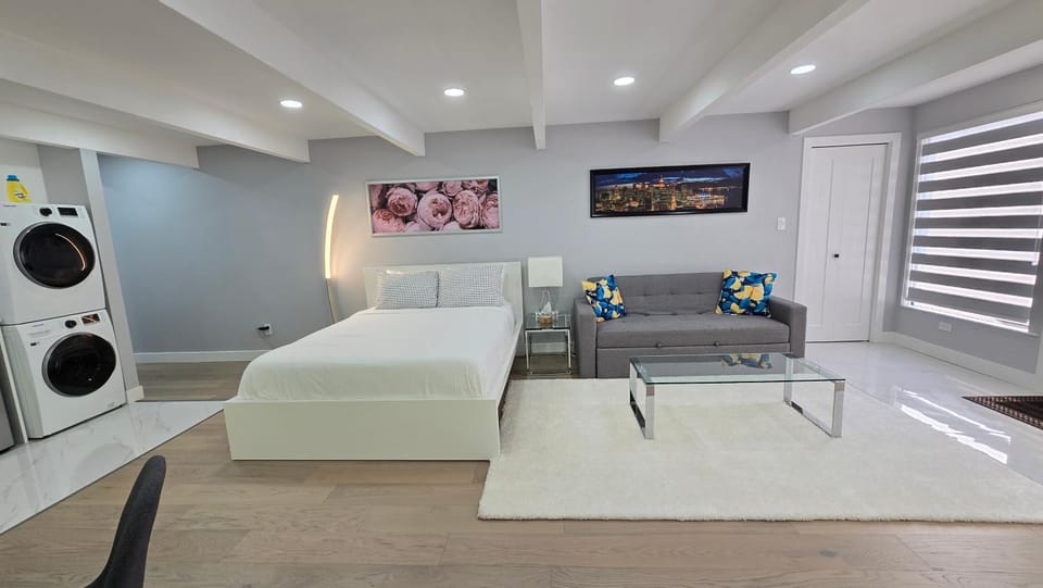 Newly Renovated Studio in Beautiful & Prestigious West Vancouver Apartment in West Vancouver