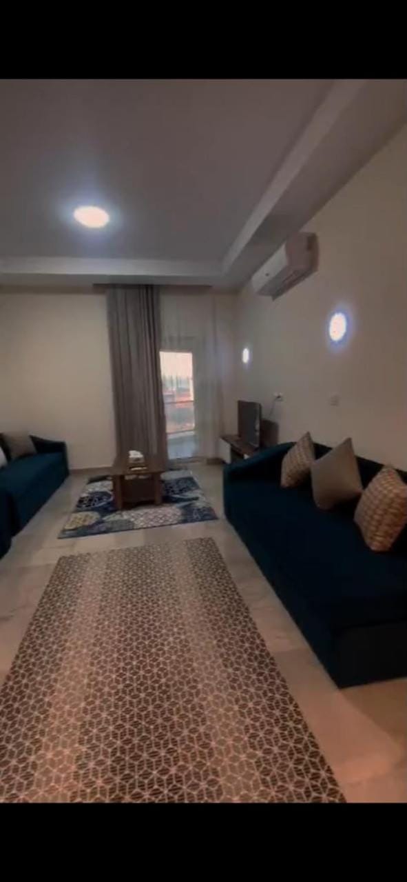 Photo of the whole room, Seating area