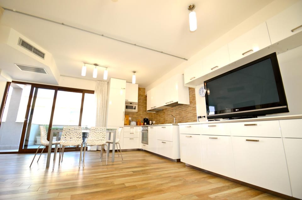 TV and multimedia, Living room, Dining area