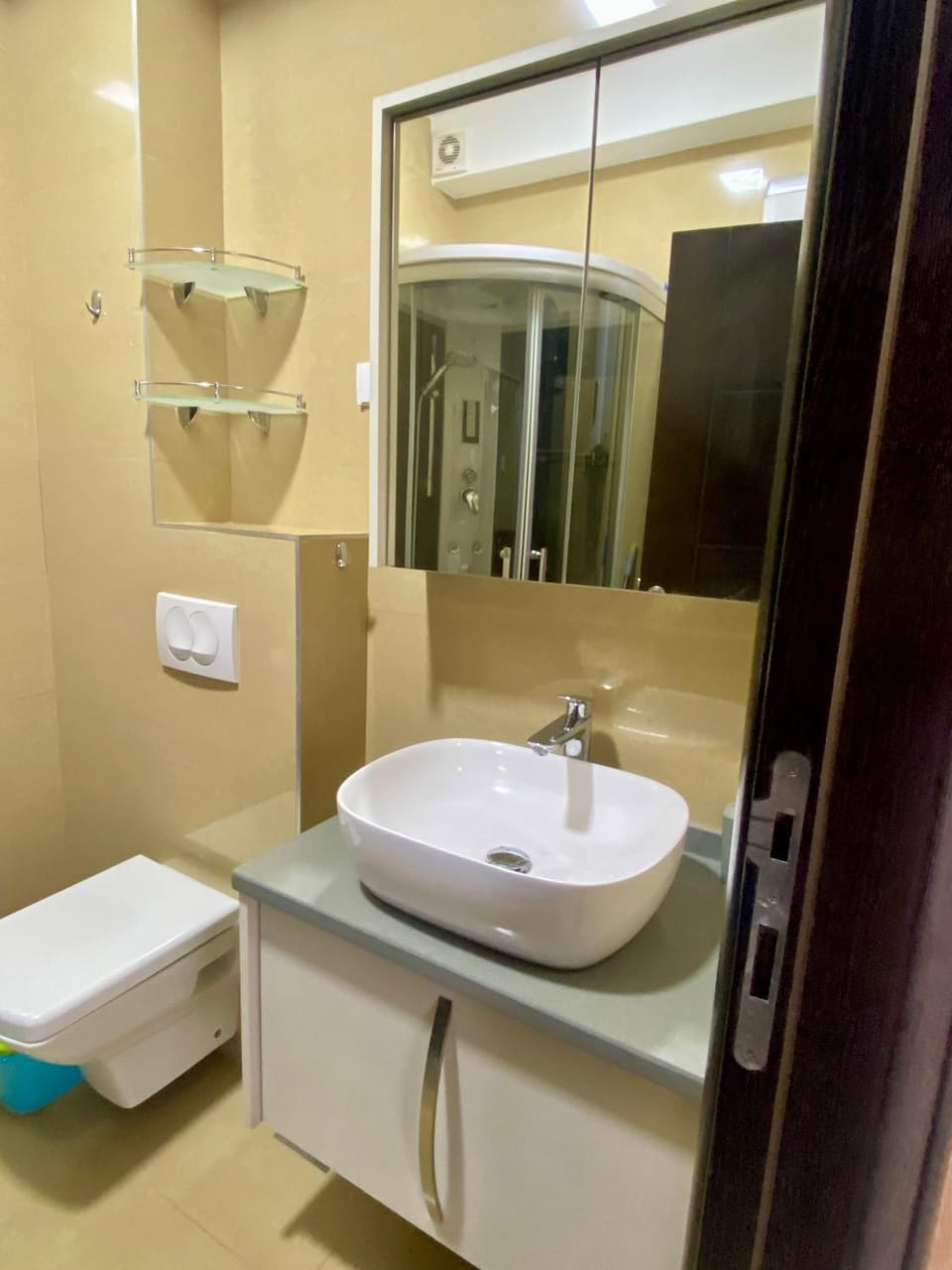 Shower, Toilet