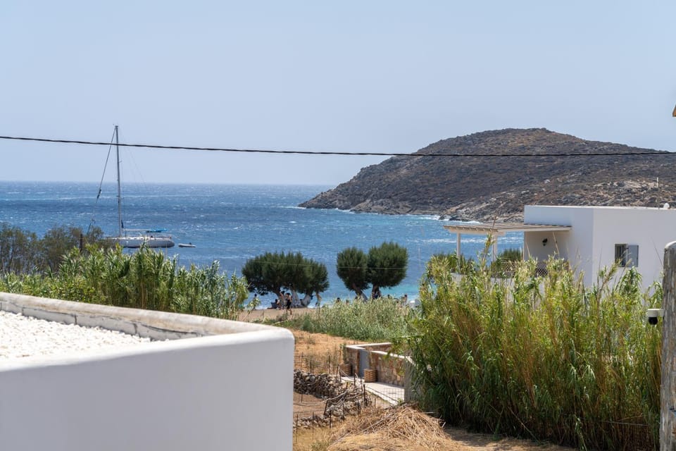 Mountain view, Sea view