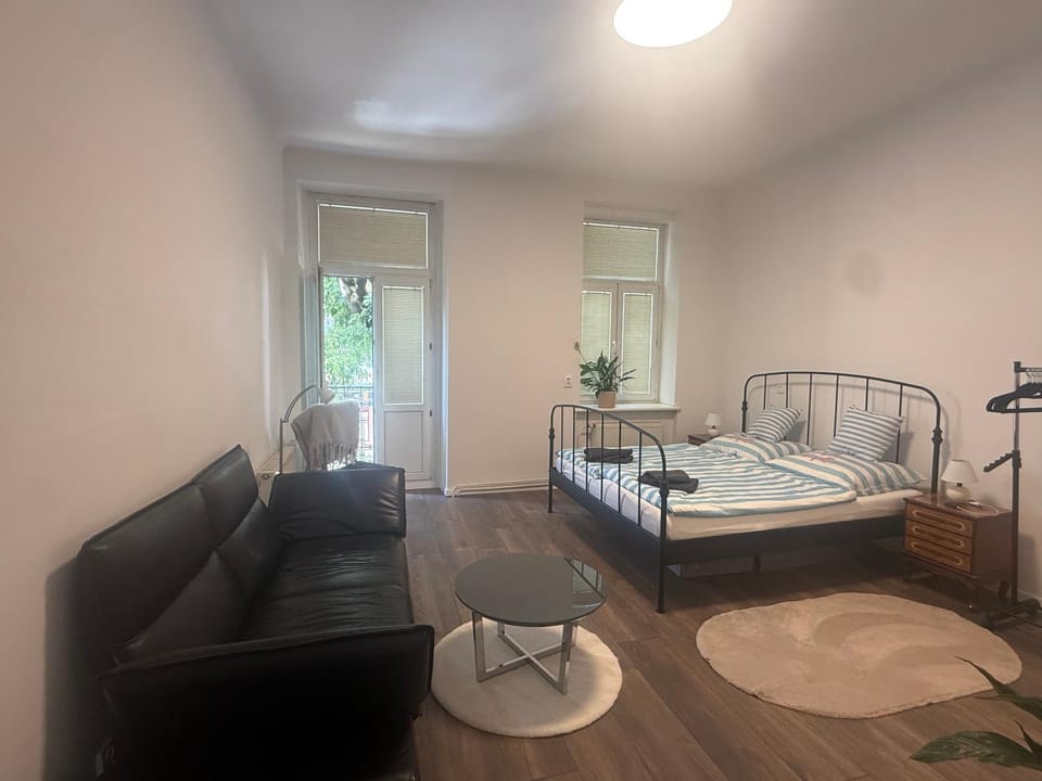 Living room, Photo of the whole room