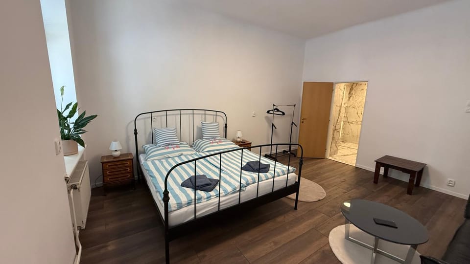 Bed, Living room, Photo of the whole room