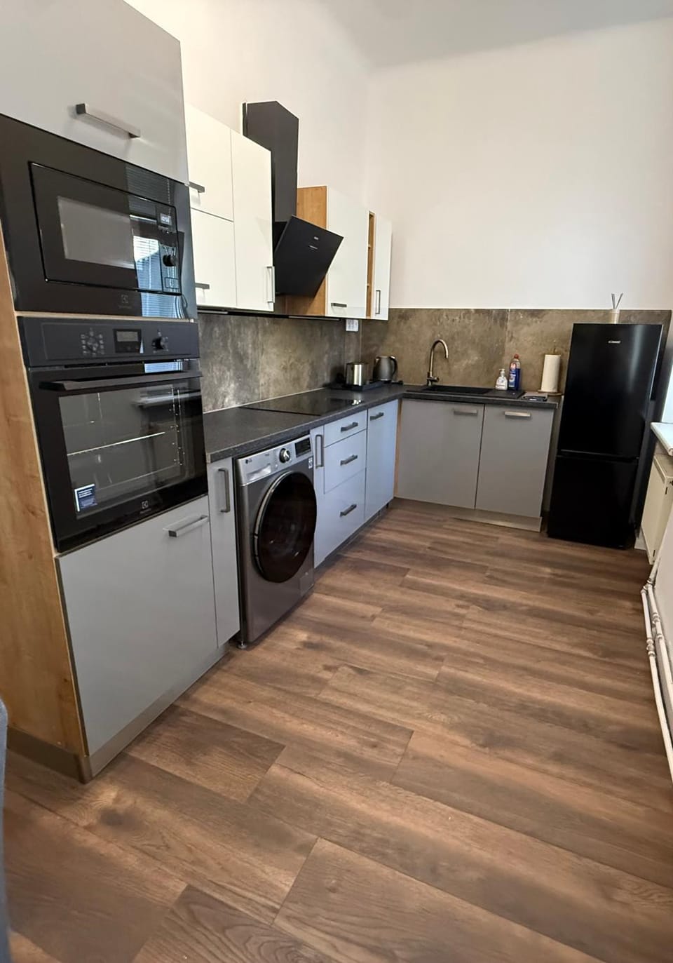 Coffee/tea facilities, Kitchen or kitchenette, dishwasher, oven, stove, toaster