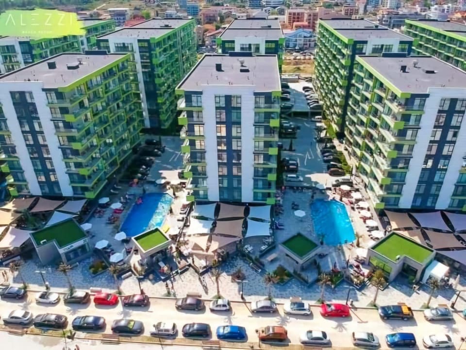 Alezzi Sea Breeze Family Apartment - Beach Pool & Spa Resort Apartment in Constanța County