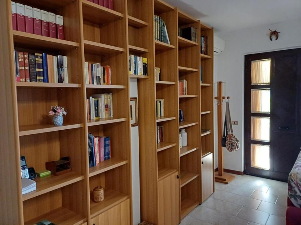Library, Living room